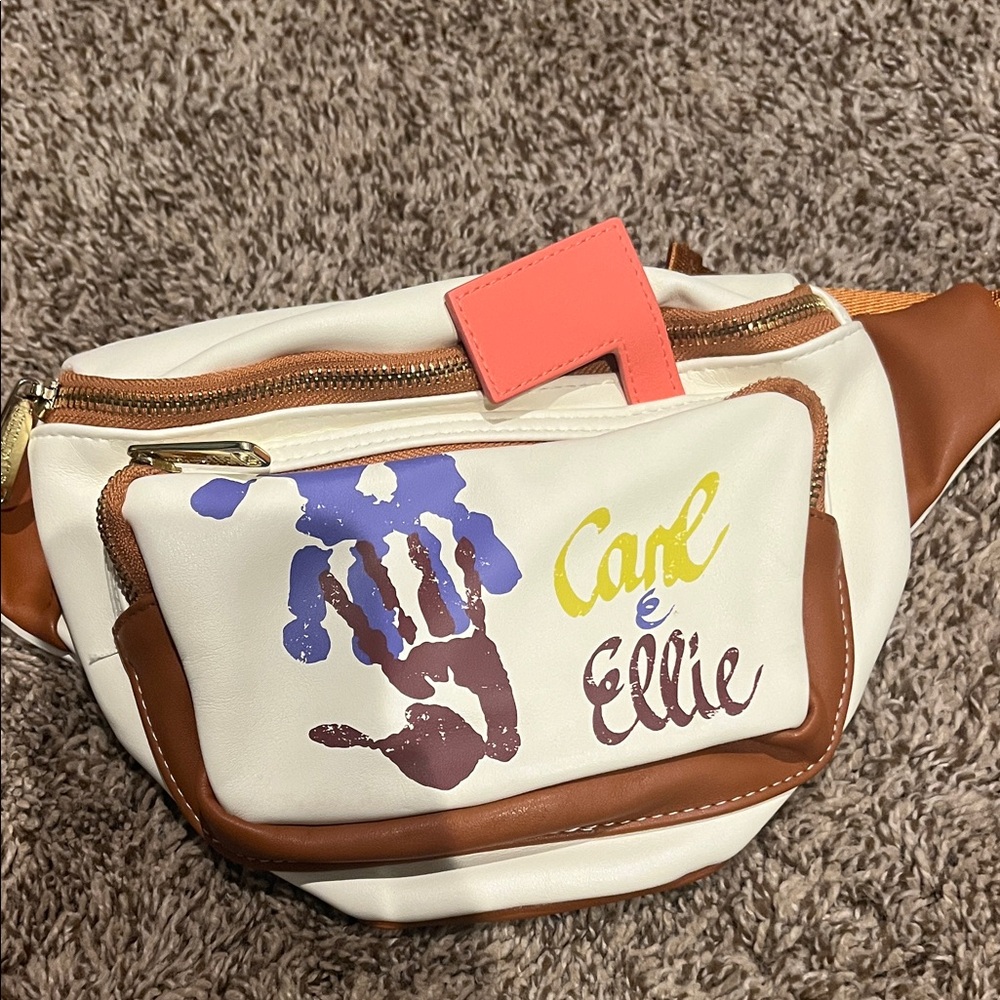 Carl and Ellie Fanny pack